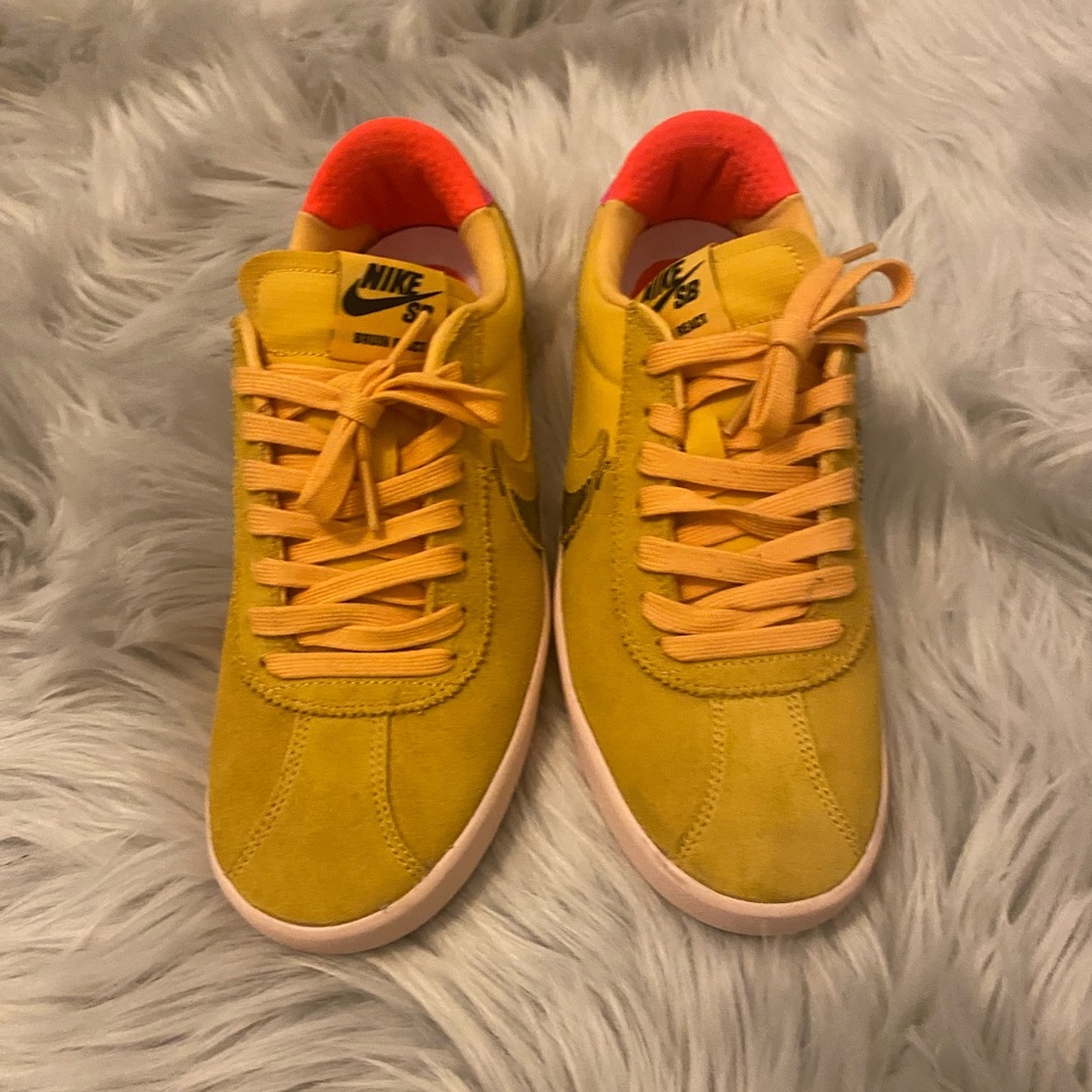Nike SB Bruin React T
Skate Shoes Size 7.5 worn once!